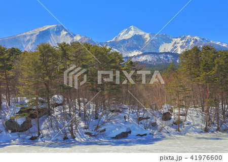 冬の磐梯山と毘沙門沼 冬の磐梯山と毘沙門沼 41976600