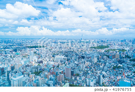 東京風景 夏空 俯瞰の写真素材