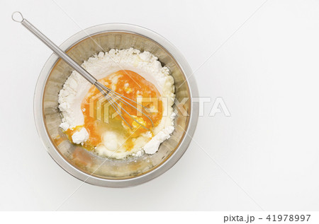 天ぷら衣を作る（料理中） 41978997