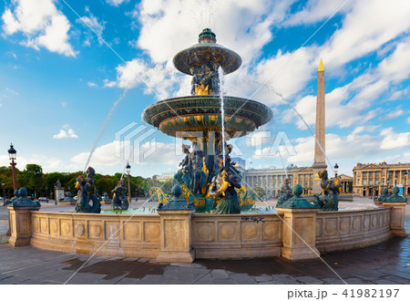 Parisian Fountain de Mers 41982197