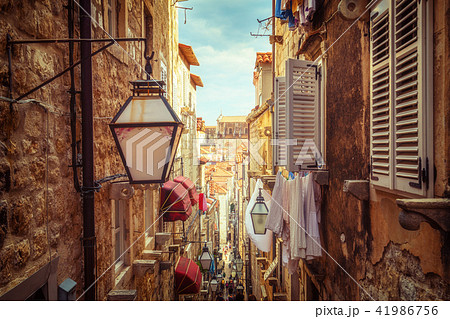Famous narrow alley of Dubrovnik old town, Croatia Famous narrow alley of Dubrovnik old town, Croatia 41986756