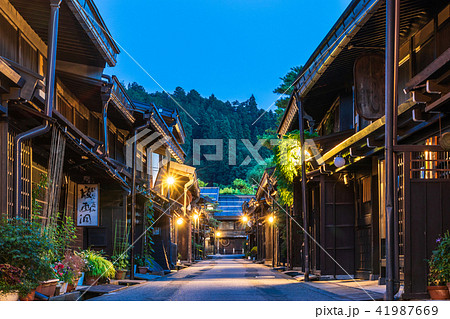 飛騨高山　古い町並　夕景 41987669