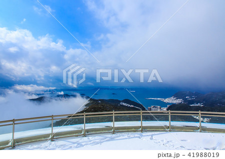 稲佐山展望台からの雪景色(長崎市街地の眺め) 【長崎県長崎市】 稲佐山展望台からの雪景色(長崎市街地の眺め) 【長崎県長崎市】 41988019