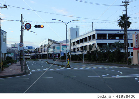 鳥羽の伊勢湾フェリー乗り場横の道 41988400