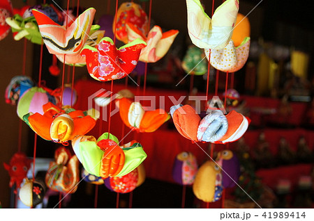 つるし飾りと少女 41989414