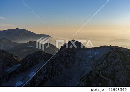 立山雄山からみる龍王岳と薬師岳の夕景 41993546