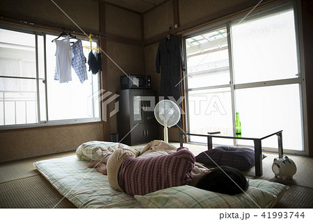 ぼろアパートの住人 ぼろアパートの住人 41993744