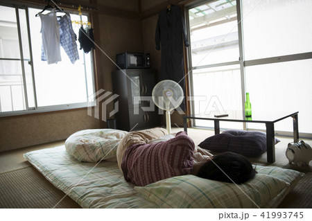 ぼろアパートの住人 41993745