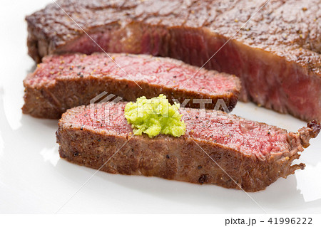 ワサビで食べるステーキ 41996222