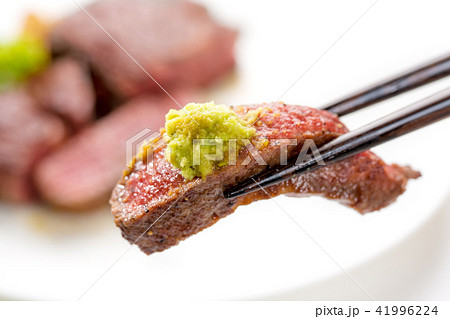 ワサビで食べるステーキ ワサビで食べるステーキ 41996224