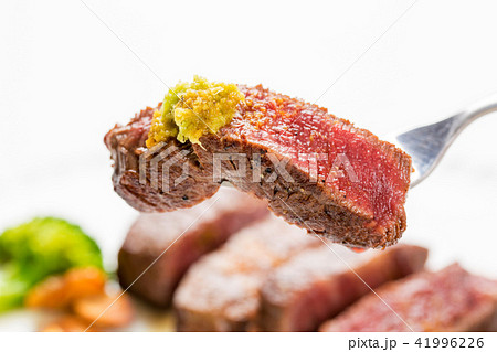 ワサビで食べるステーキ 41996226