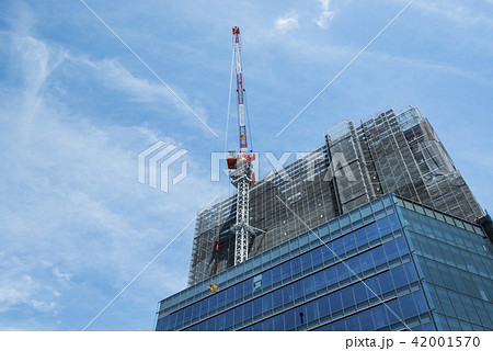 建設現場　クレーン作業 42001570