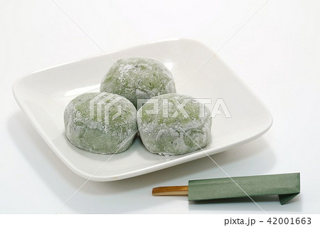 草大福 3個 白皿 白背景 草大福 3個 白皿 白背景 42001663