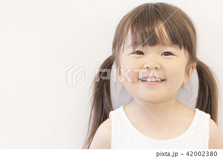 かわいい3歳の女の子の写真素材