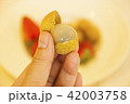 Longan fruit peeled and wrapped with human hands 42003758