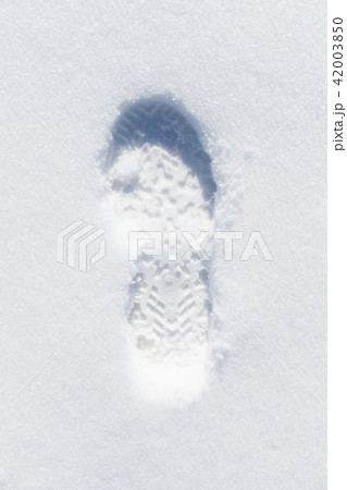 Foot imprint in fresh white snow Foot imprint in fresh white snow 42003850