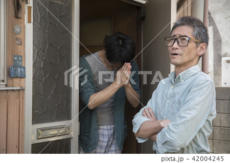 ぼろアパートの住人と大家 42004245