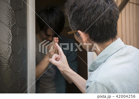 ぼろアパートの住人と大家 42004256