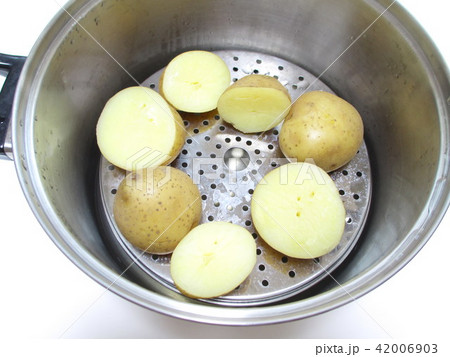蒸し器で蒸したジャガイモ(男爵) 42006903
