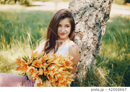 girl with bouquet 42008667