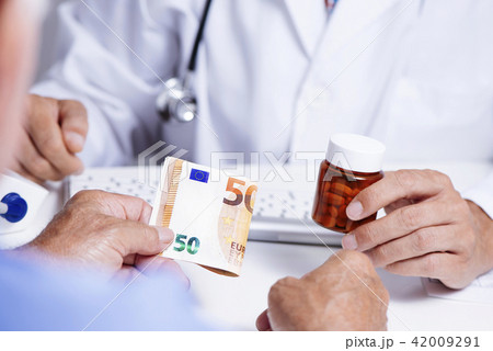 doctor man giving some pills to a senior man 42009291