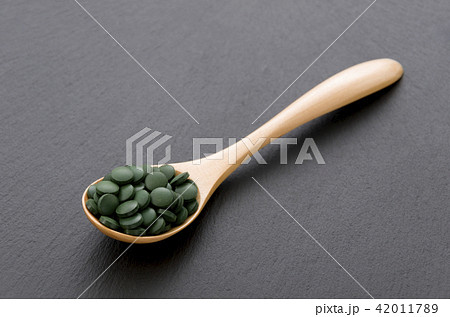 緑色の錠剤 42011789