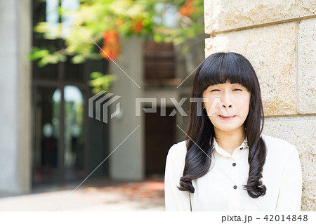 女性 メス 女の人 42014848