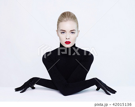 Elegant woman in geometric black and white background 42015136