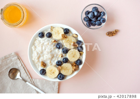 Oatmeal porridge Oatmeal porridge 42017898