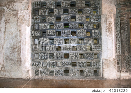 Carvings depecting the story of the arrival of Shrutakevali Badhrabahu and King Chandragupta 42018226