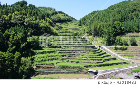 石積みの棚田(八女市星野村)2018年は豪雨水害の為田植えができないとのこと。水路破損のため。 石積みの棚田(八女市星野村)2018年は豪雨水害の為田植えができないとのこと。水路破損のため。 42018433