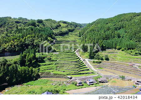 石積みの棚田（八女市星野村）2018年は豪雨水害の為田植えができないとのこと。水路破損のため。 42018434