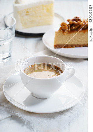 cup of coffee with cake 42019107