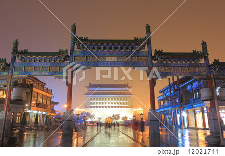 中国 北京の前門大街ストリートの夜景 中国 北京の前門大街ストリートの夜景 42021744