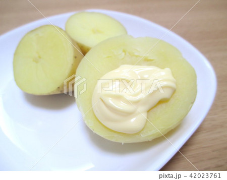 マヨネーズをかけた蒸したジャガイモ(男爵) マヨネーズをかけた蒸したジャガイモ(男爵) 42023761