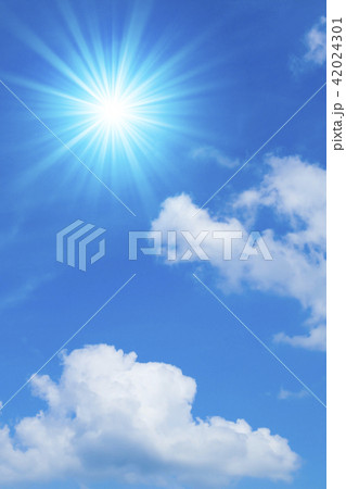 青空と太陽の写真素材