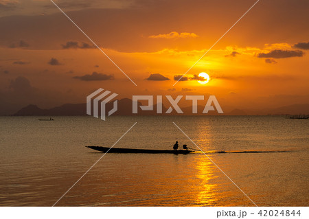 Silhouettes of Minimal fisherman Silhouettes of Minimal fisherman 42024844