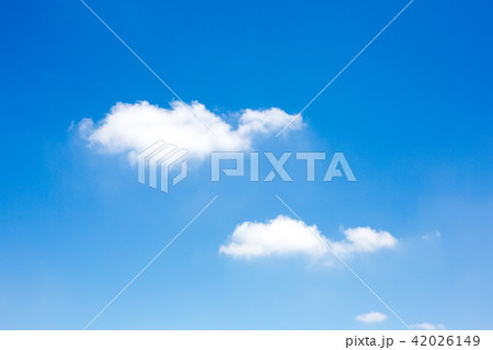 初夏の青い空と雲 初夏の青い空と雲 42026149