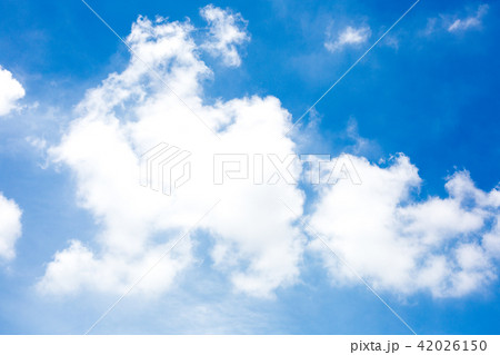 初夏の青い空と雲 初夏の青い空と雲 42026150