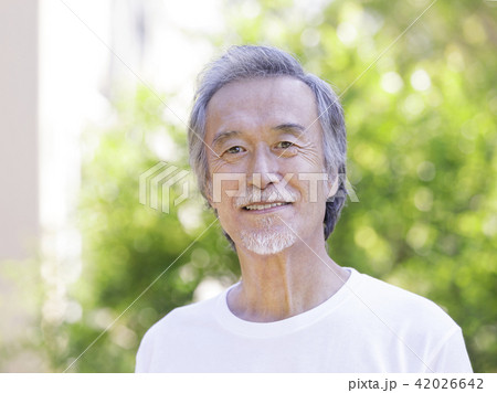 笑顔のシニア男性 笑顔のシニア男性 42026642