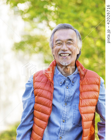笑顔のシニア男性 笑顔のシニア男性 42026716