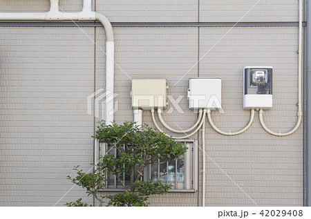 住宅の電気設備・屋外引き込み 42029408