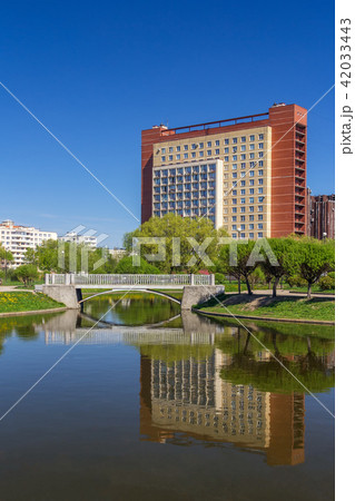 Multi-storey building in a green residential area 42033443