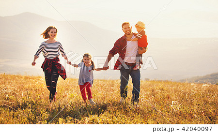Happy family 42040097