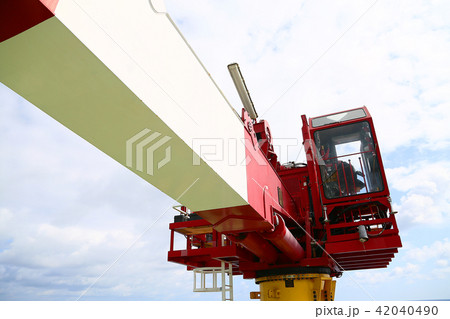 Crane under maintenance routine job Crane under maintenance routine job 42040490