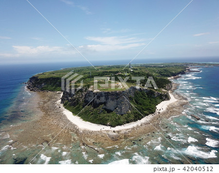 沖縄　粟国島　粟国村　離島　沖縄の海　沖縄の景色　晴れの海　東シナ海　空　海　空撮　ドローン　南国　 42040512