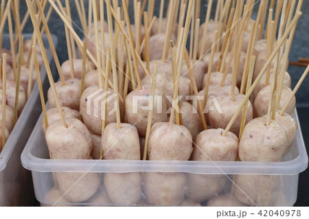 Fresh sausages skewer bamboo 42040978