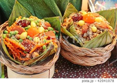 Chinese sticky rice dumplings 42041078