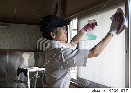 清掃業のシニア 42044837