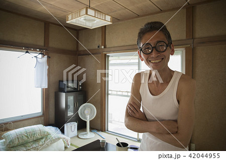 ぼろアパートの住人 ぼろアパートの住人 42044955